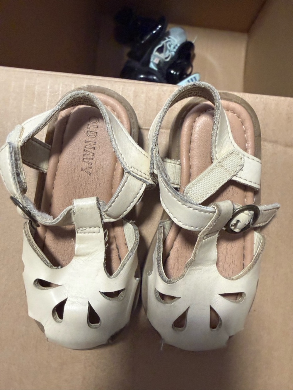 Old Navy Cream/Tan Girls' Cutout T-Strap Sandals